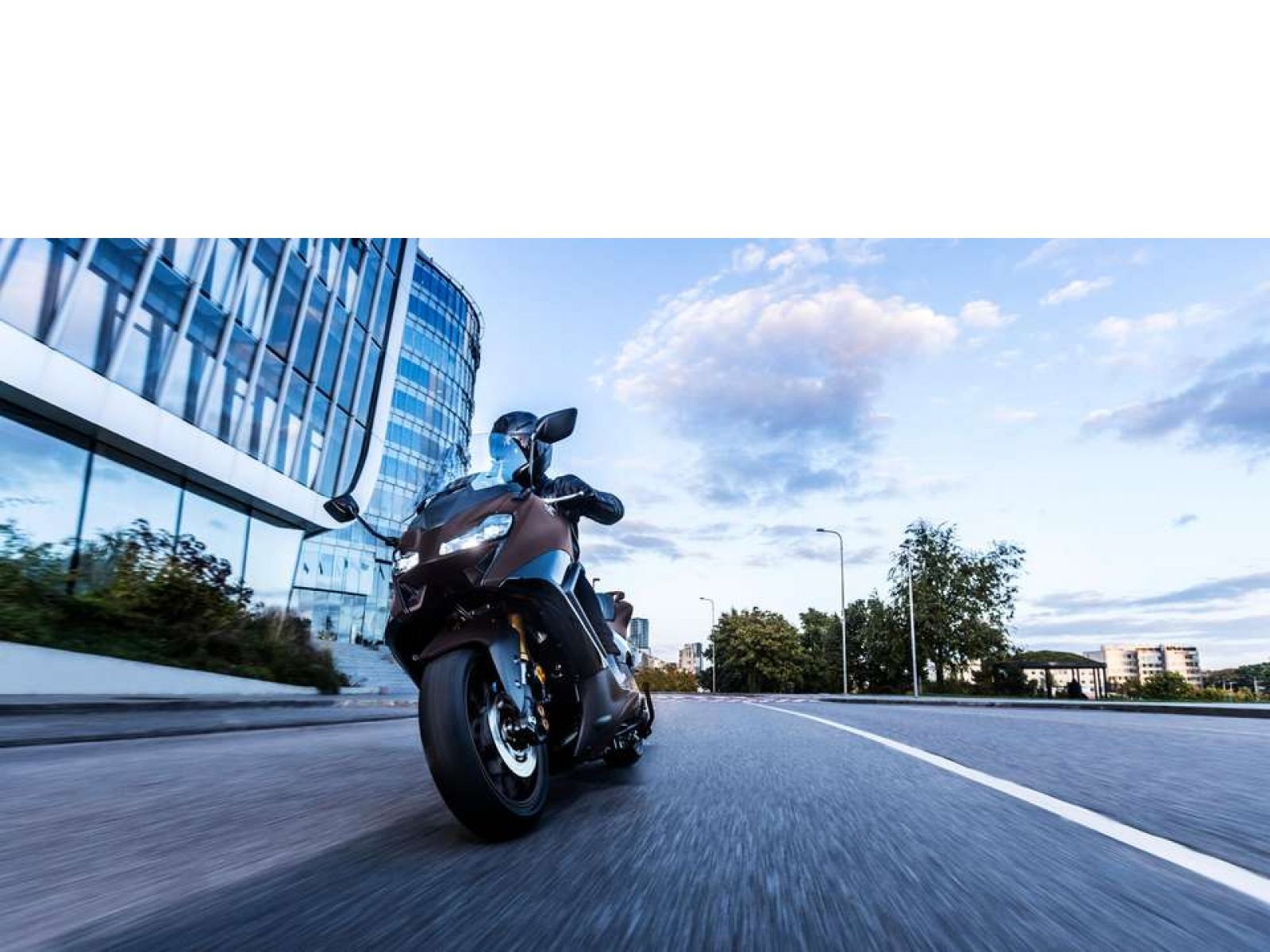 Скутер YAMAHA T-Max 560 TECH (Dark Magma) 2024